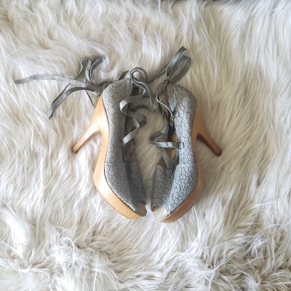 NWOT ALAIA Snakeskin Ankle Strap Heels - Picture 3 of 5